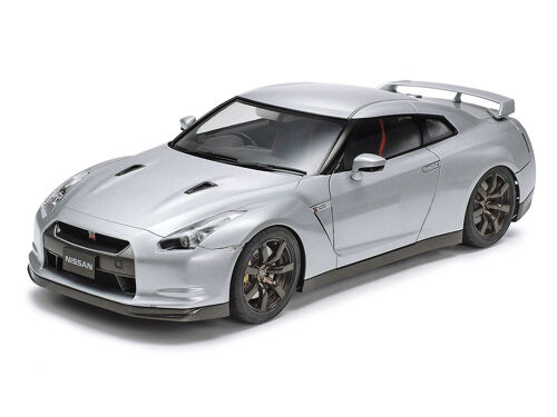 Tamiya 1/24 scale Nissan GT-R