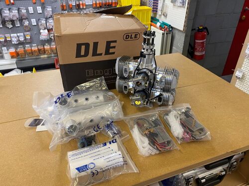 NEW - DLE120-T4 4 Cilinder Engine with Ignition and Standard Mufflers